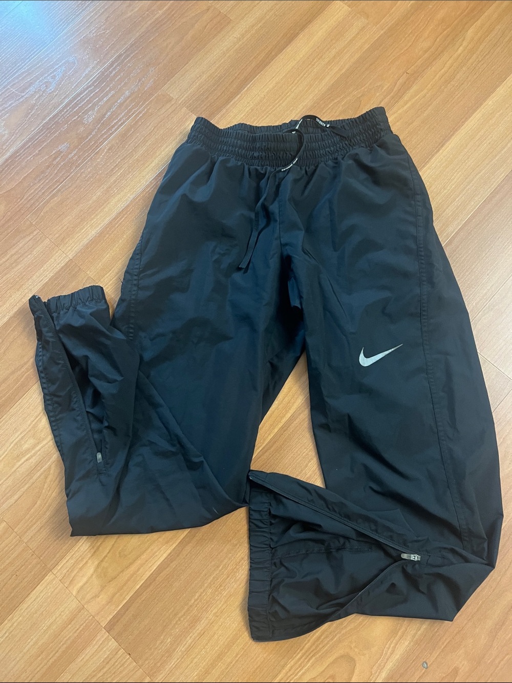 Nike Black XS Windbreaker Joggers with Reflective Swoosh zipper pocket n ankle